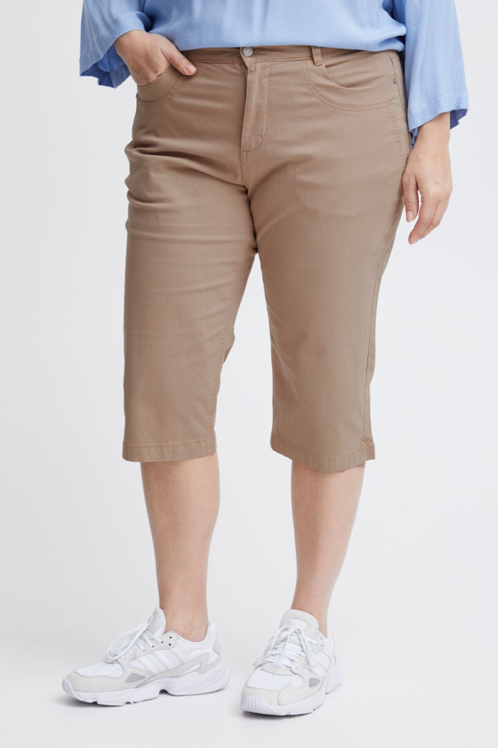 Twill Capri Pants