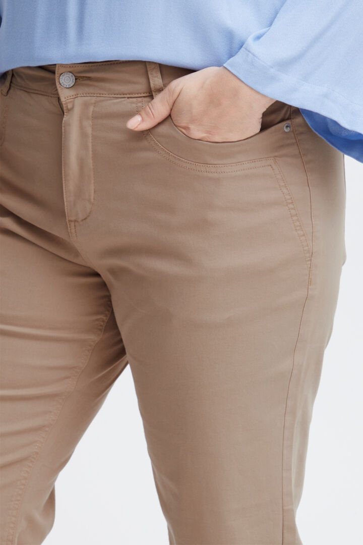 Twill Capri Pants