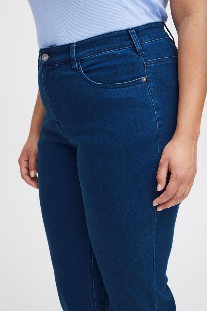 Super Mid Rise Jeans